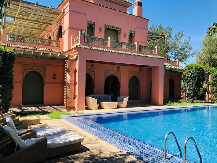 Villa pour 10 personnes, avec jacuzzi et balcon ainsi que piscine et jardin - 1