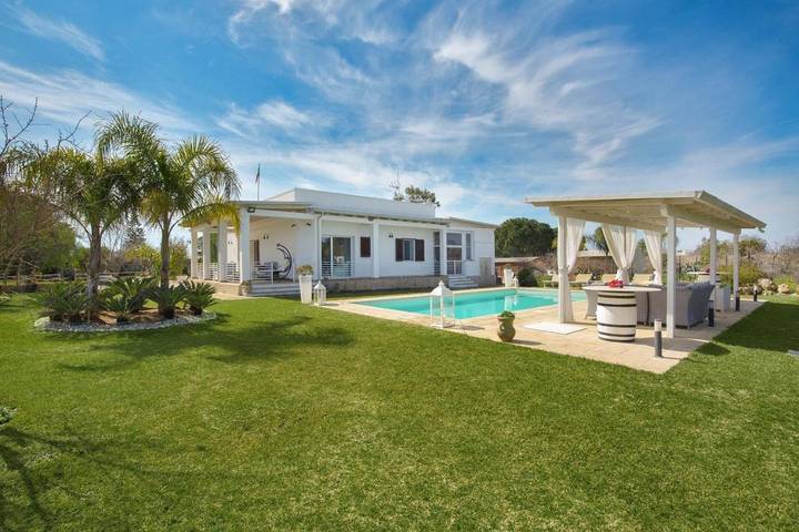 Villa con piscina per 8 persone, con Terrazza e Giardino nonché Piscina a Gallipoli