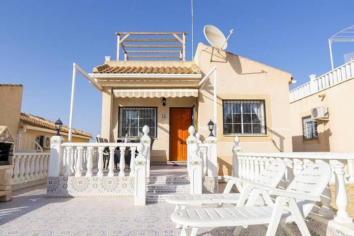 Chalet para 5 personas, con Balcón y Terraza además de Piscina y Vistas en Los Balcones