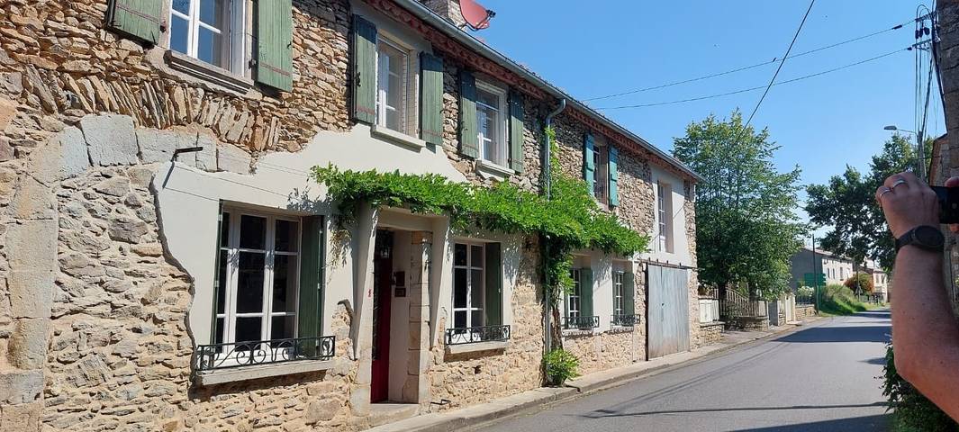 Entire apartment, Apartment 'Chez Germaine Et Fred' with Wi-Fi and Air Conditioning in Le Ségur, Albi region