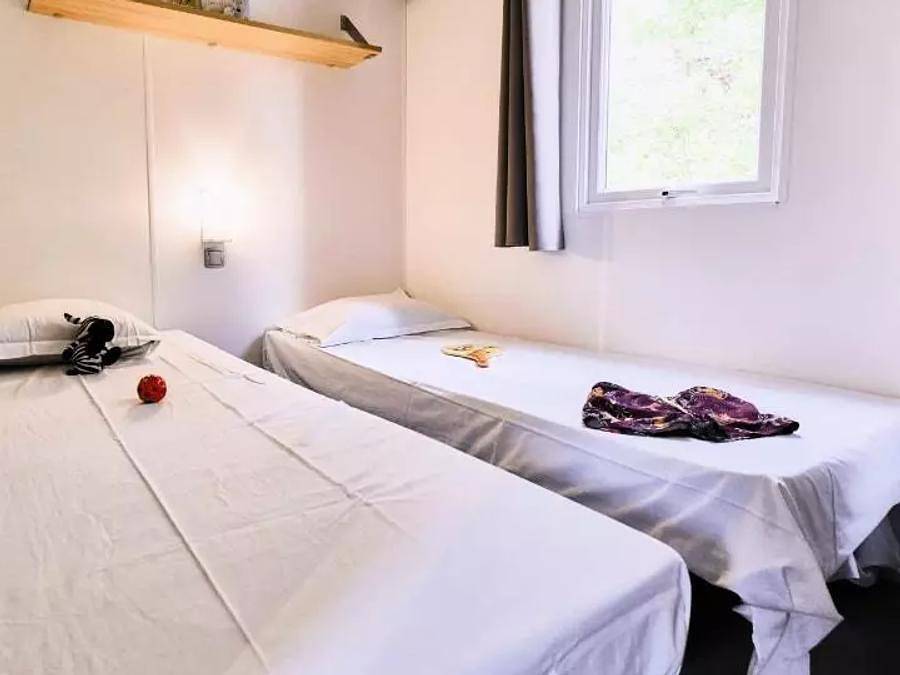 Camping Domaine des Chênes Blancs Pausado - Mobilhome 4 personas - Cosy Mobile-Home 3 Habitaciones 4 Personas Aire Acondicionado in Saint-Saturnin-lès-Apt, Parque natural regional del Luberon