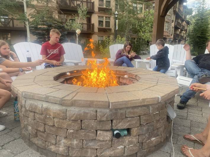 Location de vacances pour 10 personnes, avec piscine et sauna ainsi que terrasse et jacuzzi à Solitude