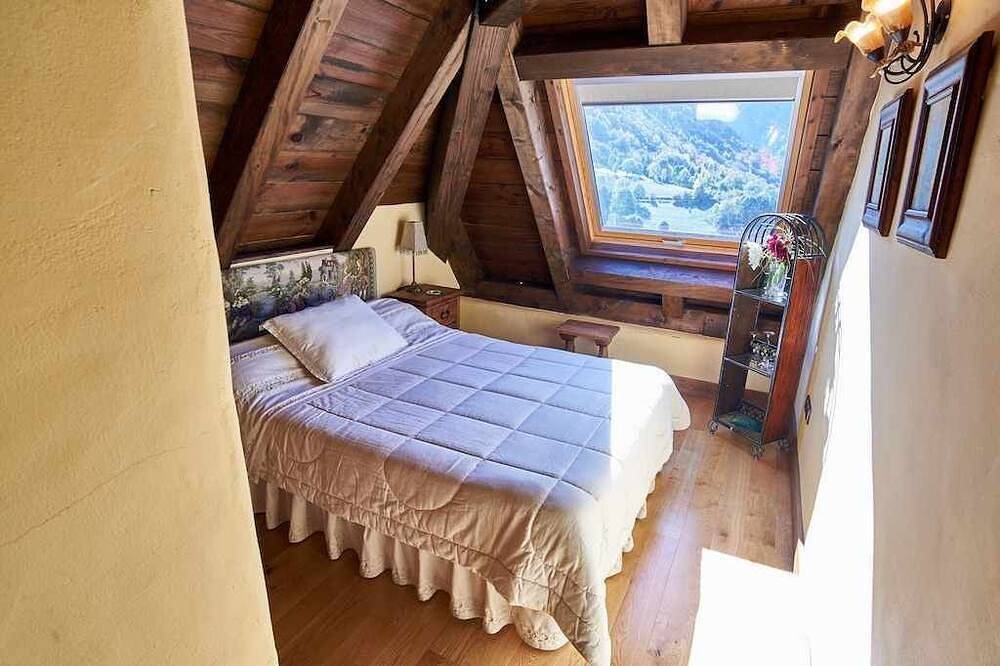 Apartamento entero, 6C Bonito apart. en Vilac 10km Baqueira Beret, vistas espectaculares Wifi in viella e mijaran, Pirineo Catalan