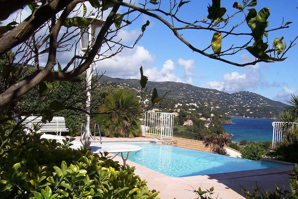 Villa pour 8 Personnes dans Pramousquier, Le Lavandou