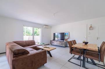Cottage pour 6 personnes, avec piscine ainsi que jardin et terrasse à Bouillargues