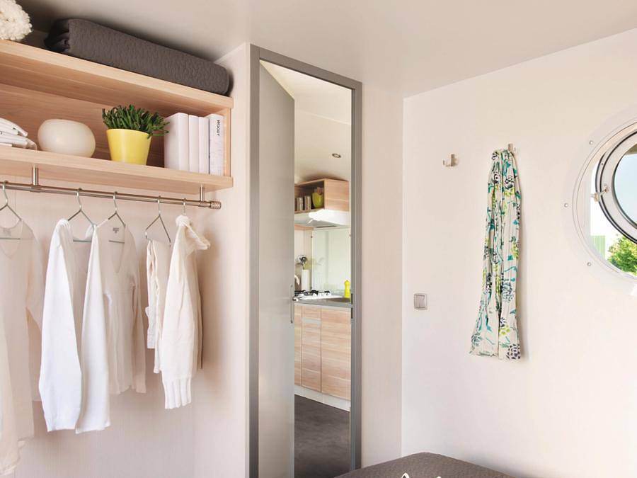 Flower Camping Les Ondines - Mobilhome 4 personnes - Standard 27 m² 2 chambres dont terrasse semi-couverte 7 m² + Tv in Souillac, Lot
