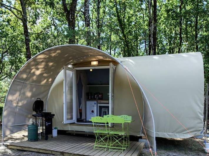 Camping für 4 Personen, mit Terrasse und Kinderpool sowie Pool in Hourtin