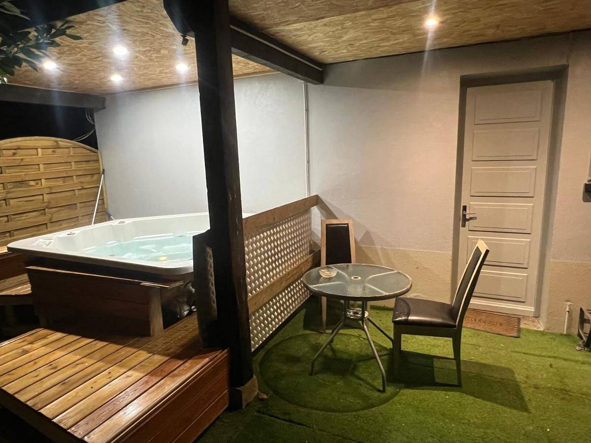 Le gîte du cavalier au cœur de la Forêt/jacuzzi in Dole, Jura