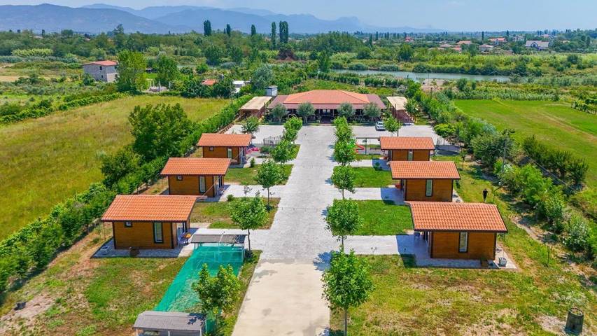 Station pour 2 personnes, avec Terrasse ainsi que Jardin et Vue dans Lezhë