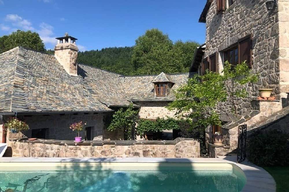 Villa pour 12 Personnes dans Le Nayrac, Parc naturel régional de l'Aubrac