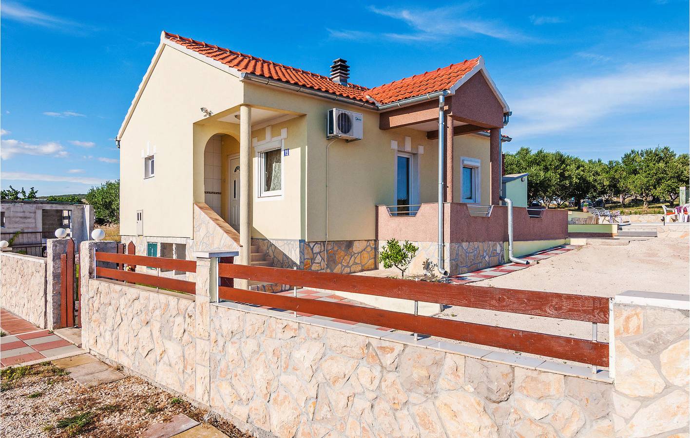 Ferienhaus für 6 Personen mit Seeblick in Pakostane, Zadar
