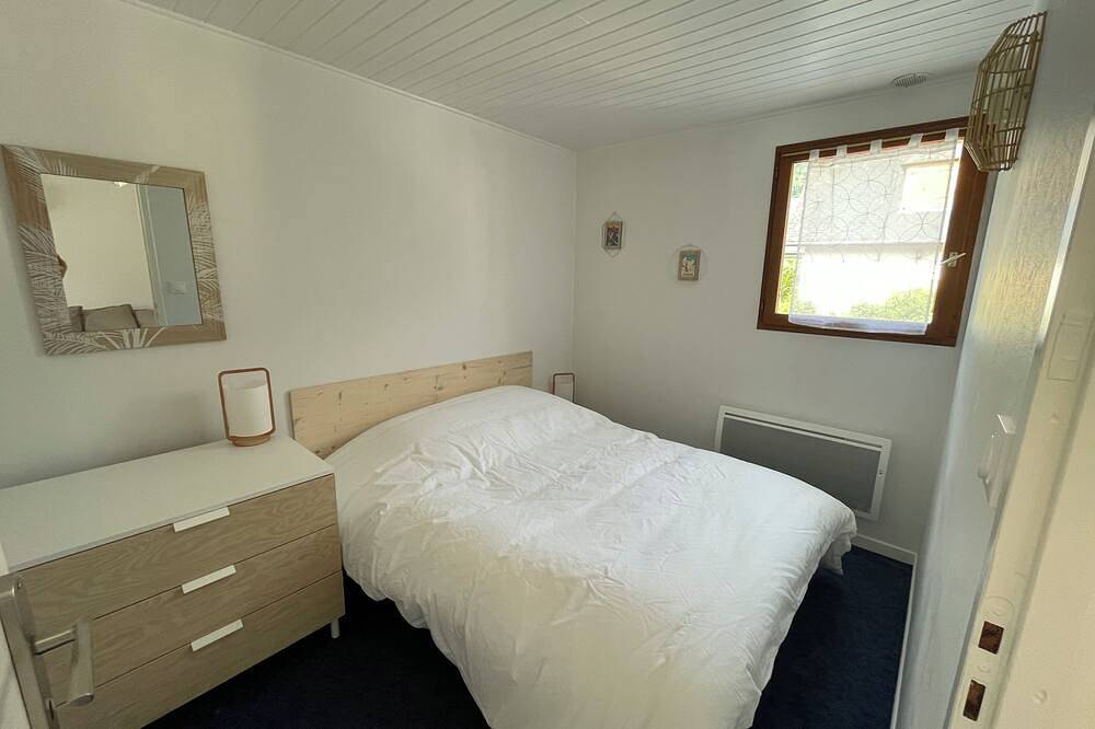 Entire apartment, Cocoon apartment 500m from town center, mountain view. Children's games, ski room in Laruns, Béarn