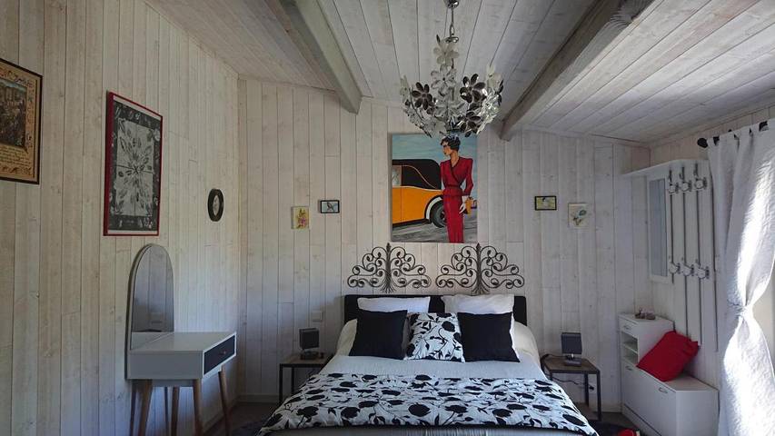 Chambre d’hôte pour 2 personnes, avec vue et jardin ainsi que piscine et terrasse