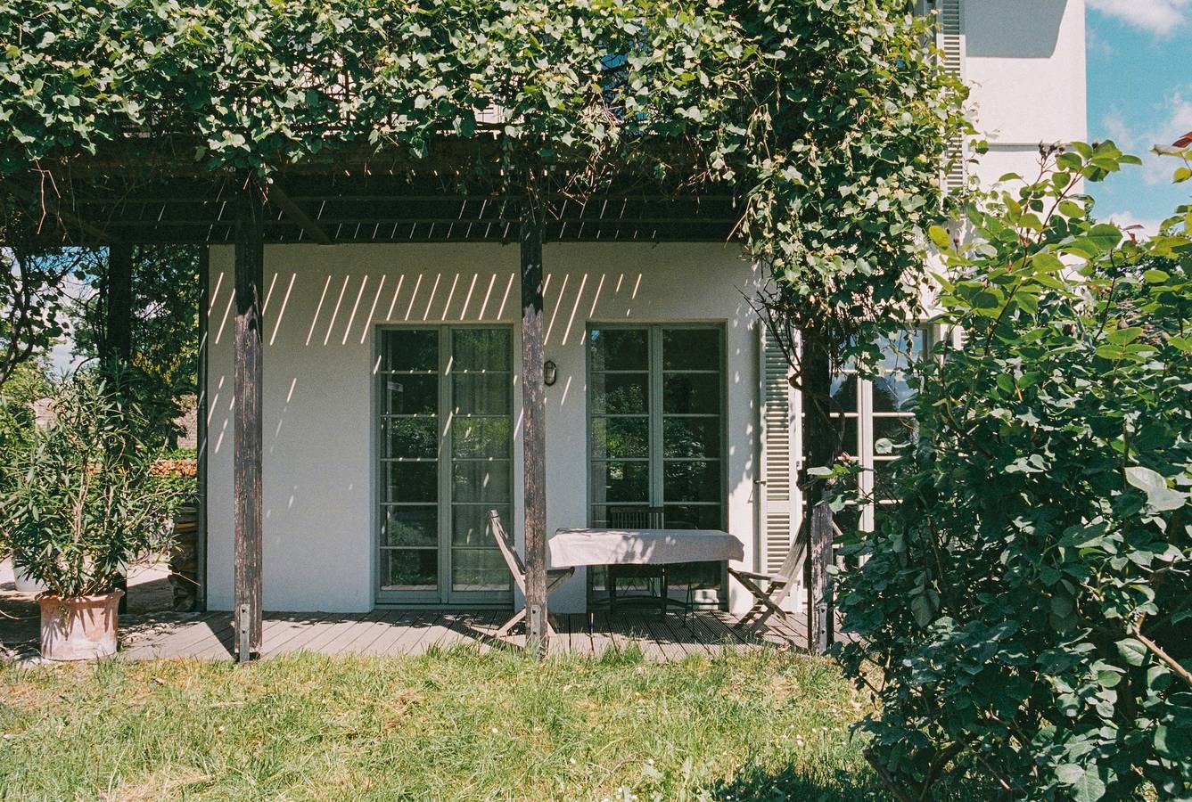 Ganze Wohnung, Turmvilla Appartement mit Pergola am Mühlenberg in Plötzin, Werder