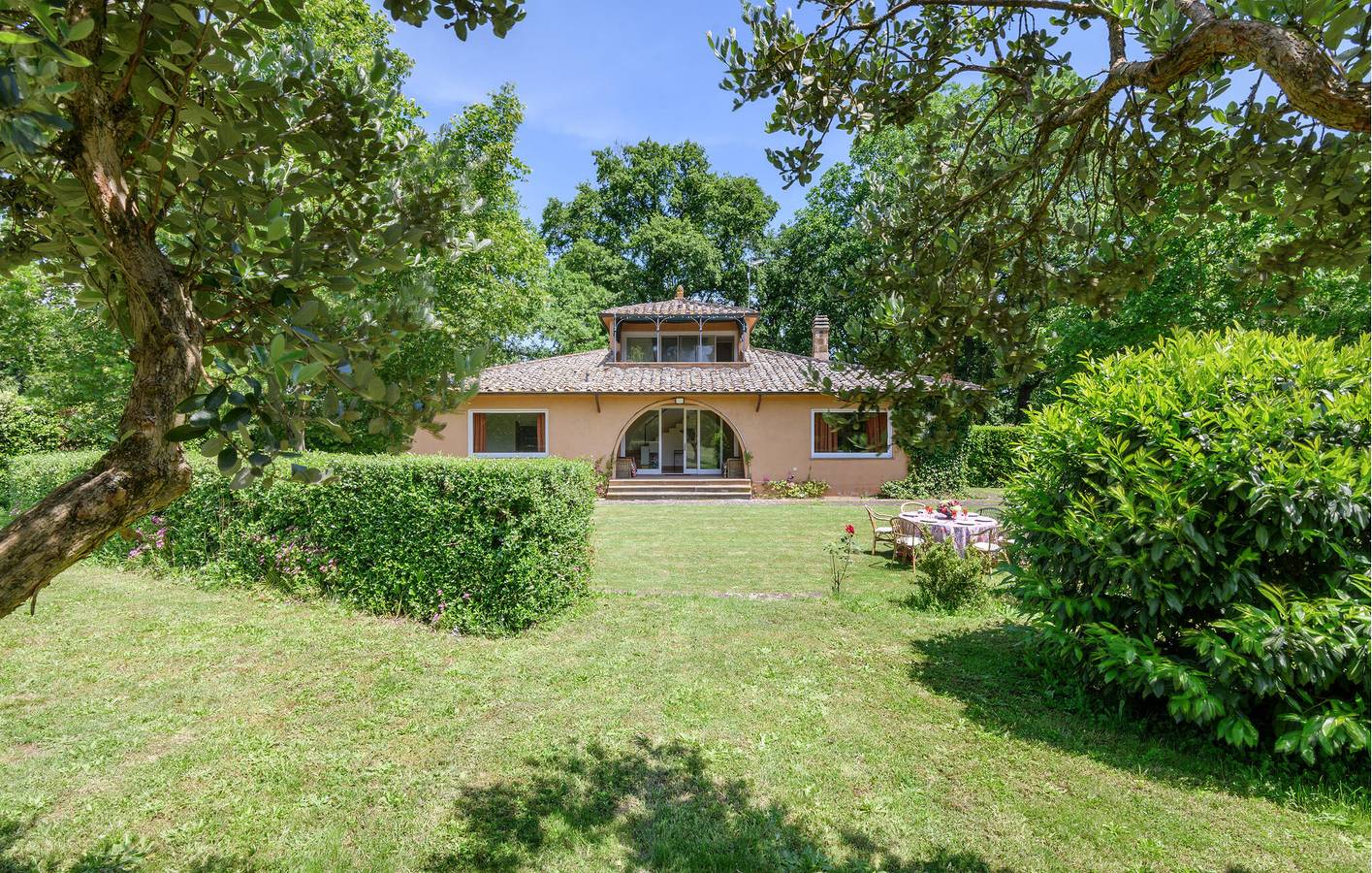 Accogliente appartamento con piscina, terrazza e WiFi vicino a Sutri in Sutri, Lago di Bracciano