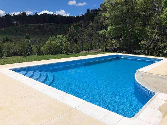 Location de vacances pour 7 personnes, avec Balcon et Terrasse ainsi que Jardin et Piscine dans Sernancelhe