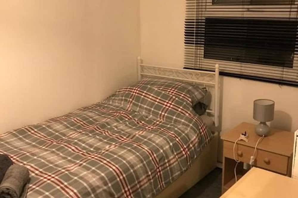 3 bed house, 5 mins walk from Taunton town centre in Taunton, Somerset