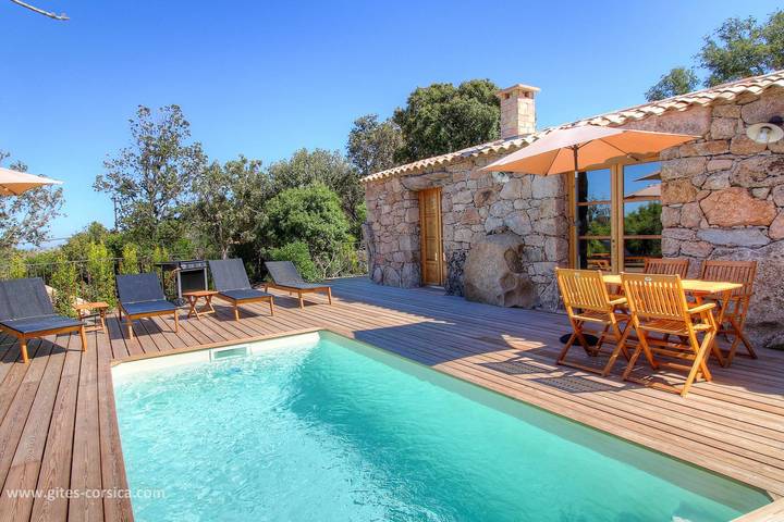 Gîte pour 4 personnes, avec Terrasse et Piscine