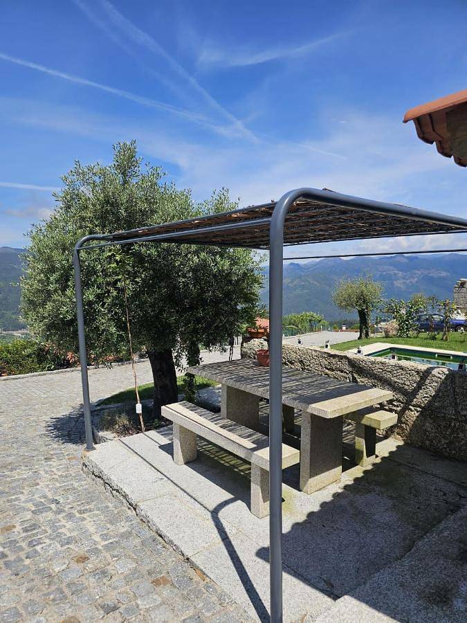 Location de vacances pour 4 personnes, avec jardin ainsi que vue et piscine dans Caniçada - 2