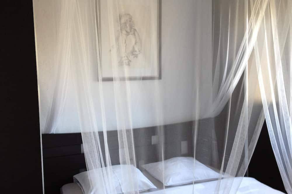 Villa privée 90m², 2 chambres (6 pers), piscine privée et jardin, très calme in Roquefort-les-Pins, Région de Cannes