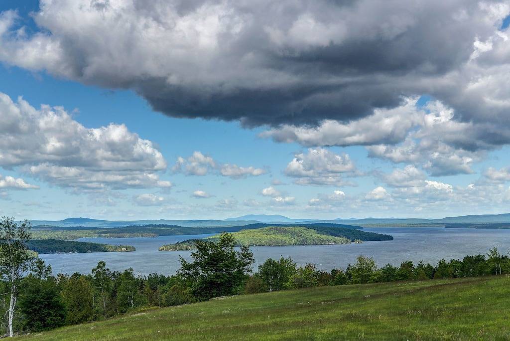 Hundefreundliche Blockhütte mit herrlichem Seeblick in der Nähe von Strand- und Schneemobilwegen! in Piscataquis County