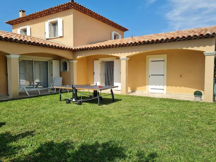 Villa pour 8 personnes, avec jardin et piscine, animaux acceptés