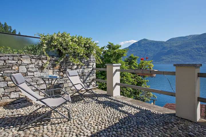 Gîte pour 4 personnes, avec vue ainsi que vue sur le lac et balcon dans Piémont - 2