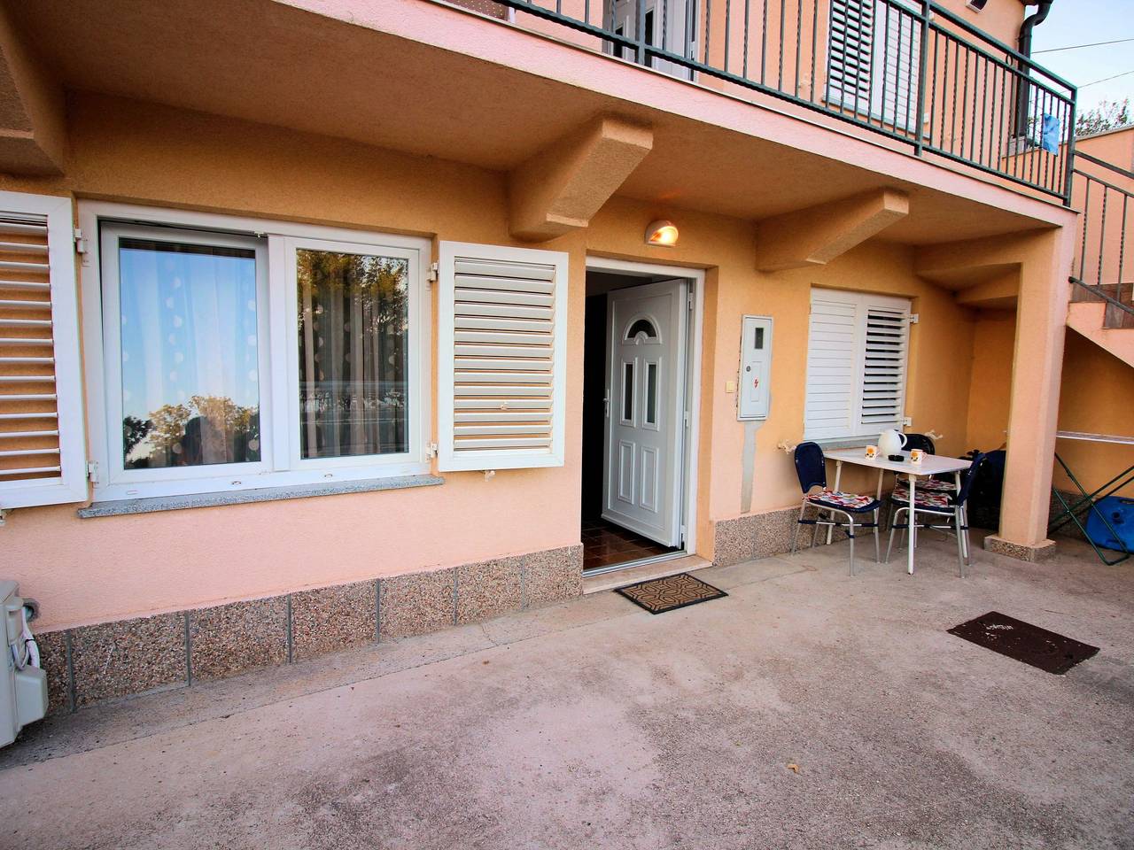 Ganze Wohnung, Am schönen Kieselstrand. in Povile, Primorje-Gorski Kotar