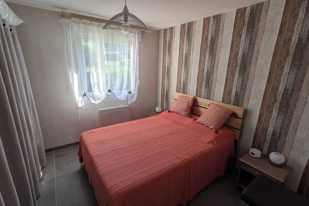 Appartement entier, Jolie vue mer pour ce logement au calme à 10 mn à pied de la plage in Saint-Cast-le-Guildo, Région de Dinan