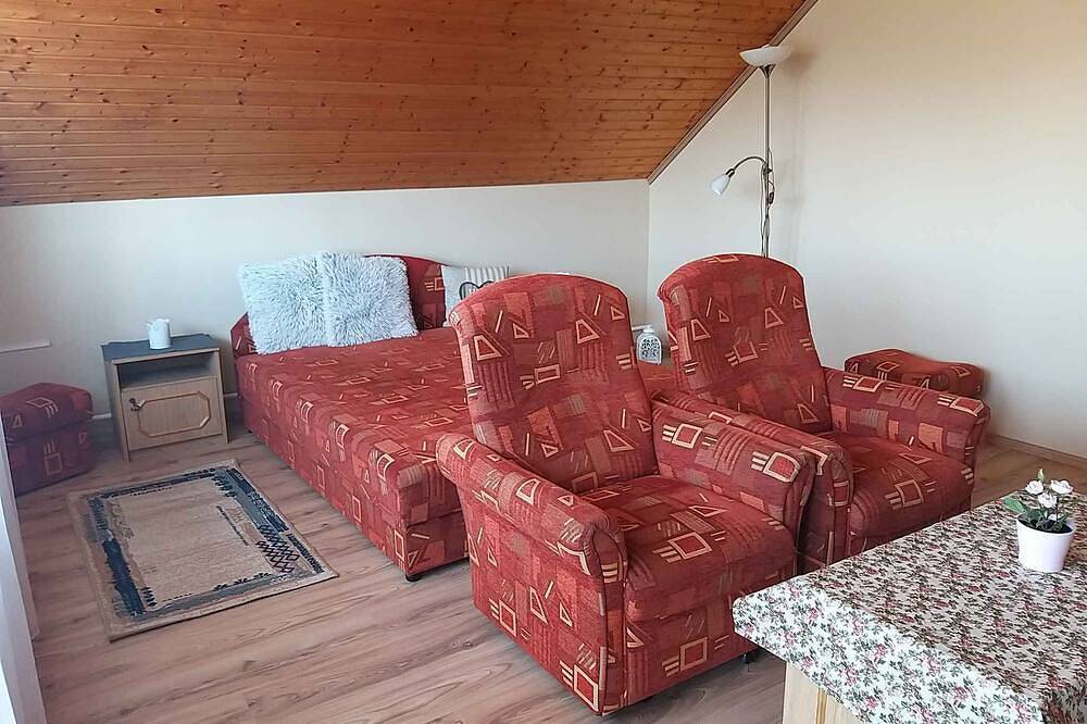 Entire apartment, Holiday apartment with large garden in Gyenesdiás, Keszthely region