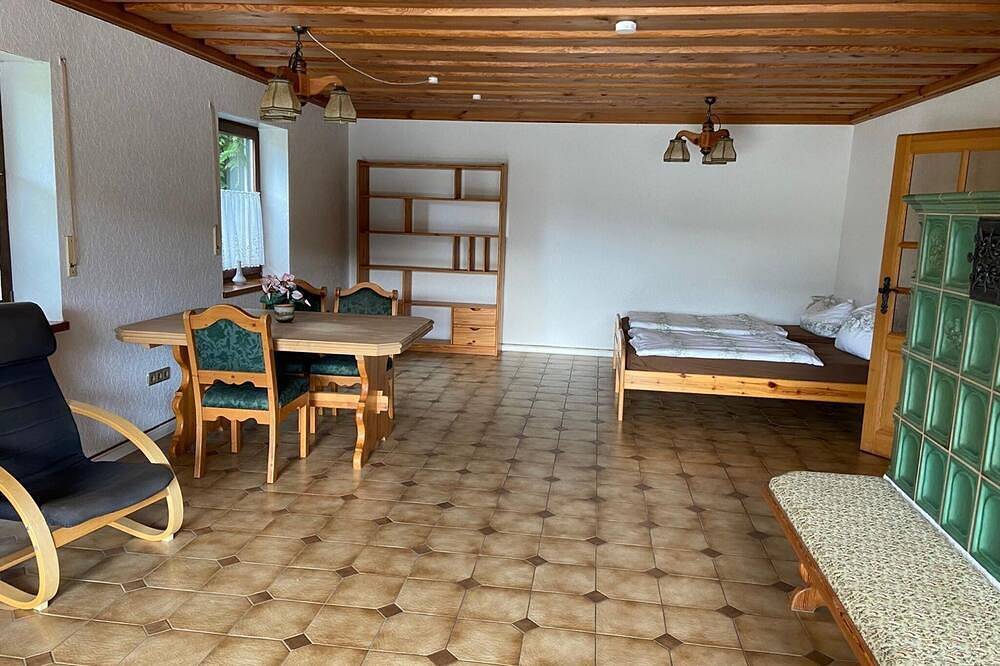 Ganze Wohnung, Gemütliche Ferienwohnung mit überdachter Terrasse und Fußbodenheizung in Schnaittach, Frankenalb