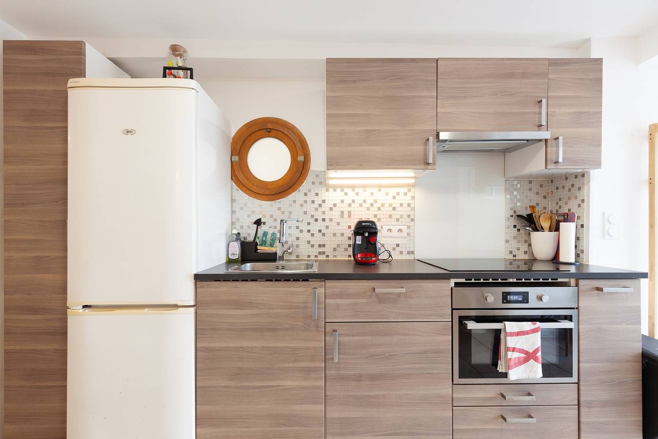 Appartement entier, Appartement 'I Feel Goudes' avec balcon et Wi-Fi in Les Goudes, Marseille