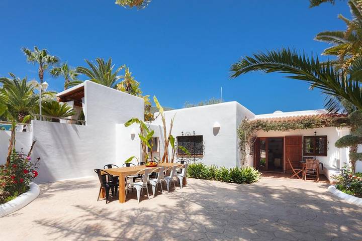 Chalet para 6 personas, con jardín y piscina en Ibiza