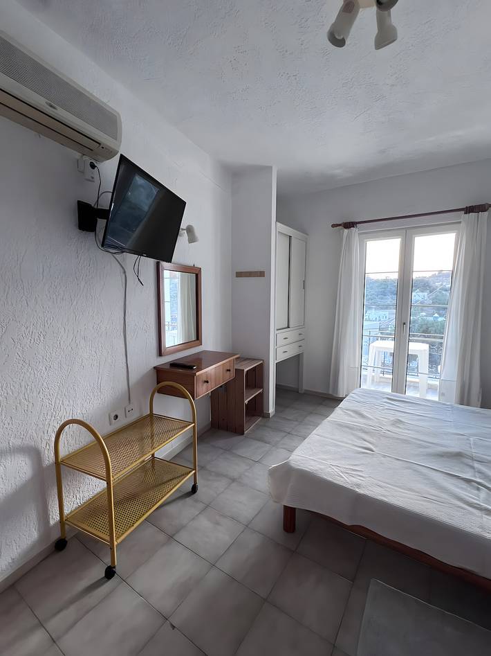 Gîte pour 2 personnes, avec balcon et jardin dans Panormos - 4