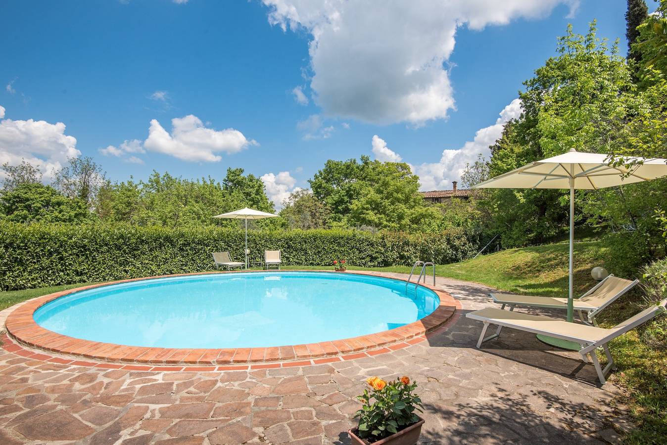 Ganzes Studio, Antikes Heuboden-Studio mit Pool in Radicondoli, Siena Provinz
