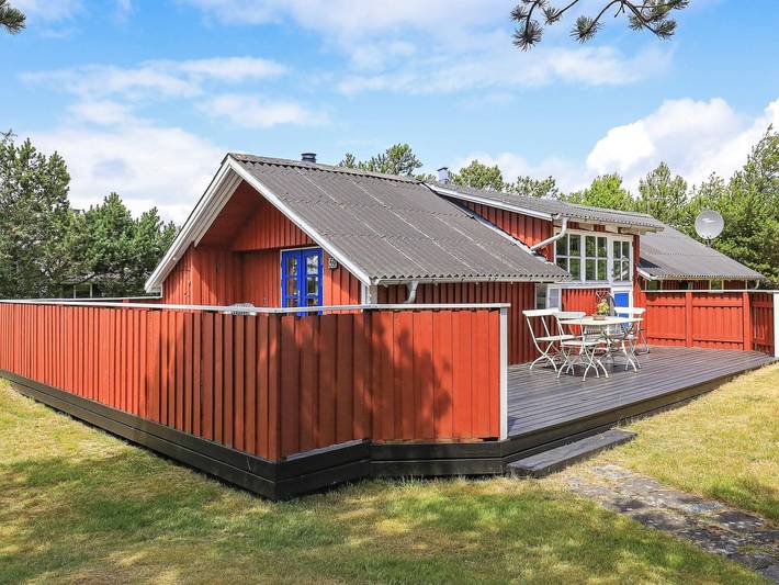 Ferieudlejning for 4 personer, med Terrasse i Vorupør