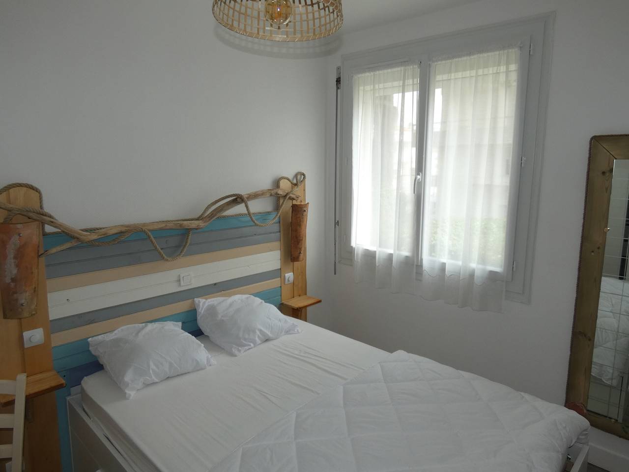 Entire apartment, 2-Bedroom Apartment in City Center with Terrace and Private Parking in Royan in Royan, Côte de Beauté