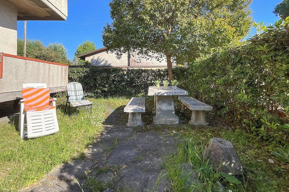 Appartement entier, 300 meters from the sea, detached apartment, fenced-in garden, pets allowed in Marina di Massa, Massa (Italie)
