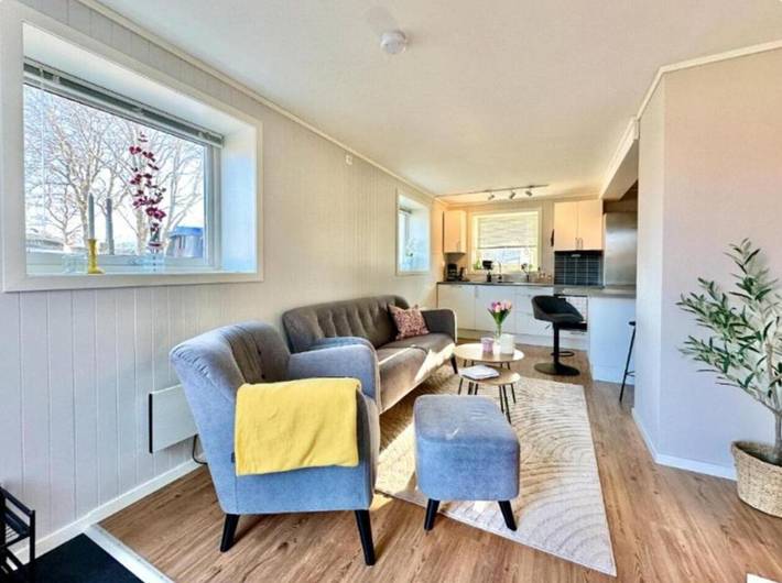 Ferienwohnung für 3 Personen, mit Terrasse und Garten in Leknes