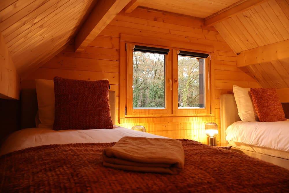 Luxury wooden wellness forest cottage with Hot tub in Nationalpark De Groote Peel