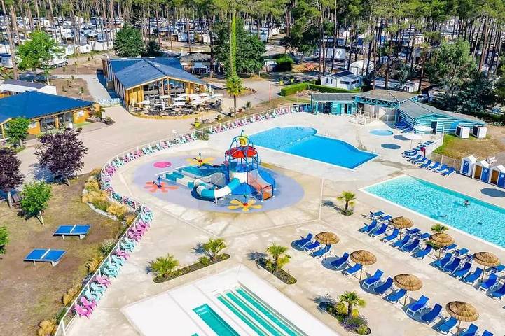 Camping pour 8 personnes à Saint-Julien-en-Born
