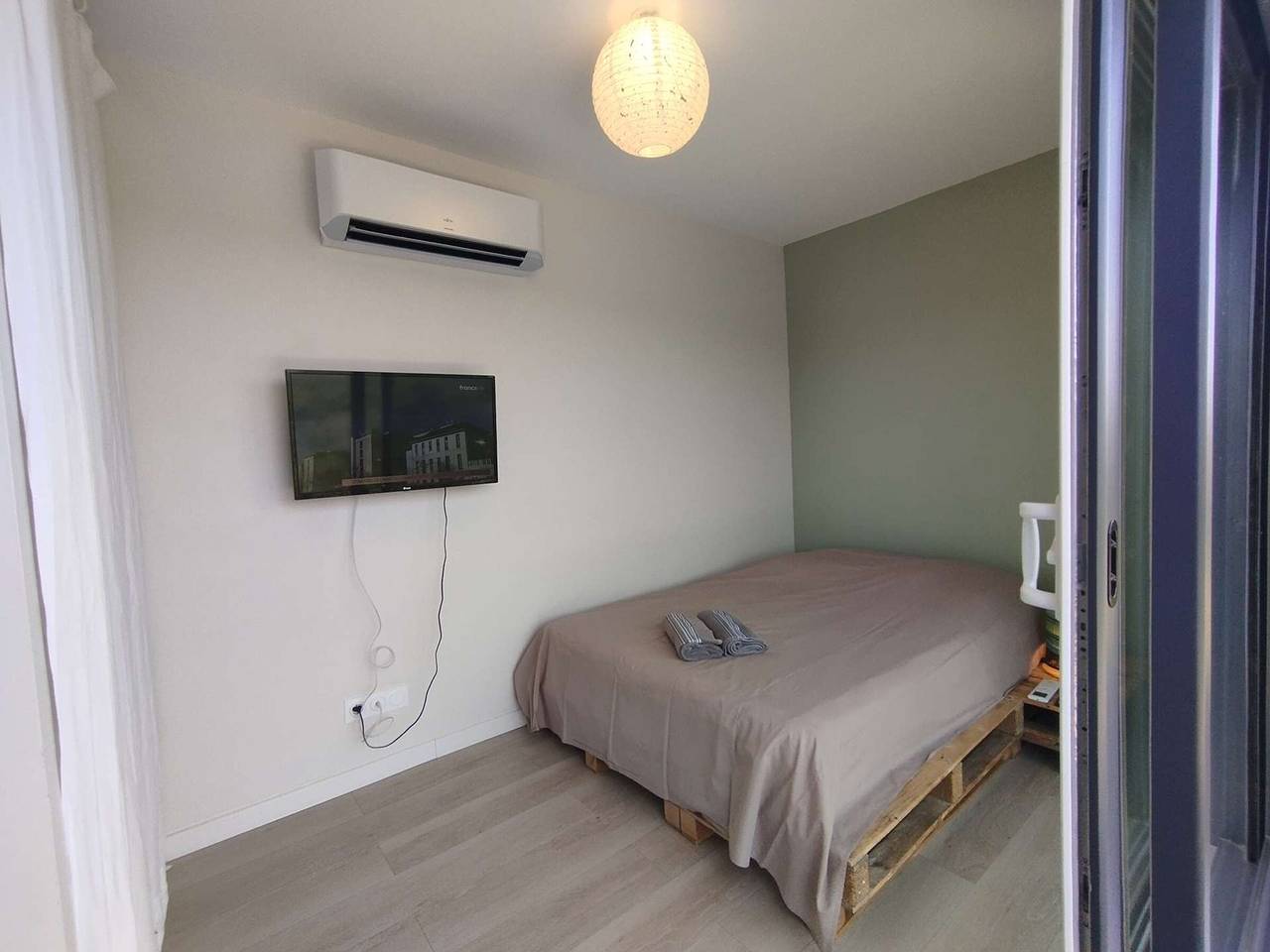 Dúplex eco-diseño con terrazas, aire acondicionado, Wi-Fi, aparcamiento in Souillac, Lot