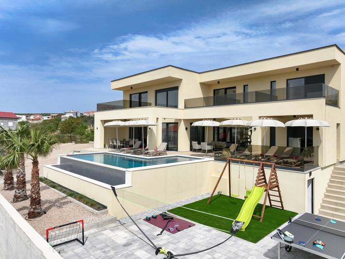 Ferienhaus für 10 Personen, mit Meerblick und Garten in Maslenica