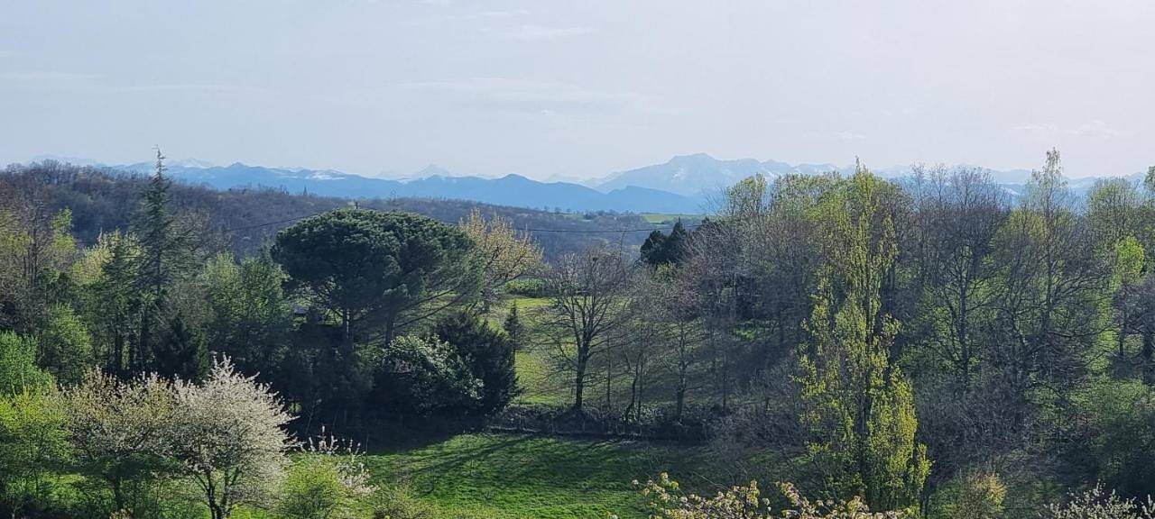 Maison avec grange & piscine vue sur les Pyrénées in Puymaurin, Haute-Garonne