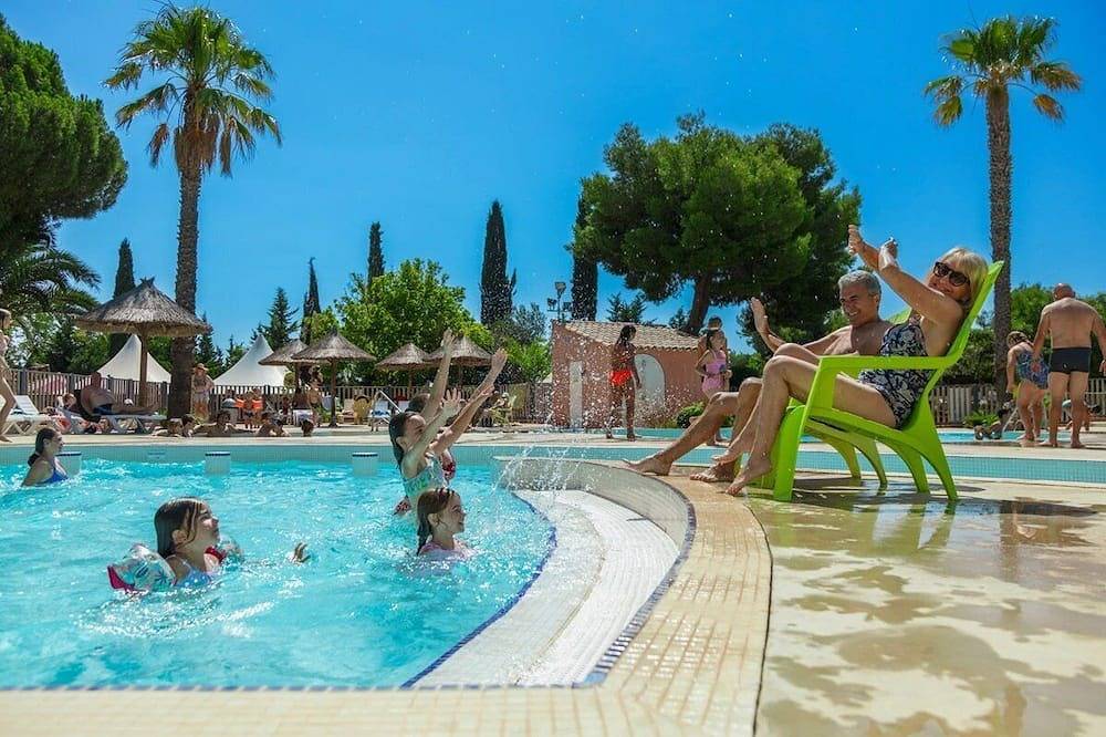 Camping 4 étoiles - Parc aquatique in Bessan, Côte d'Améthyste