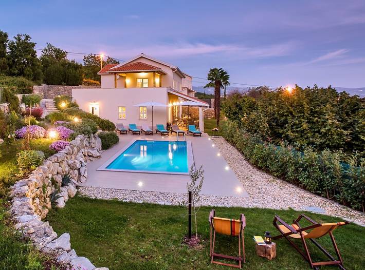 Villa für 8 Personen, mit Balkon und Pool sowie Garten in Grad Opatija