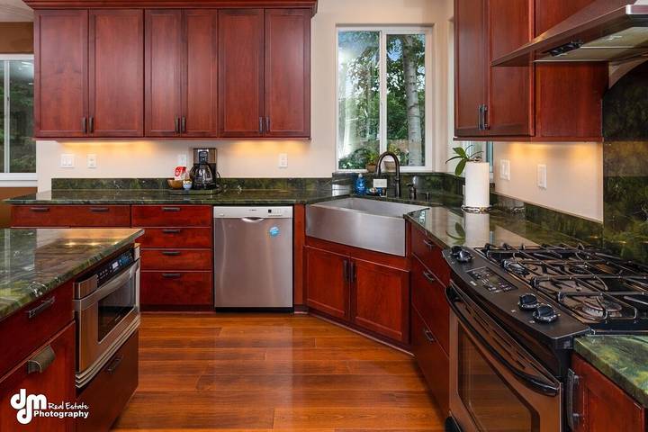 Vacation rental for 12 people, with yard in Anchorage