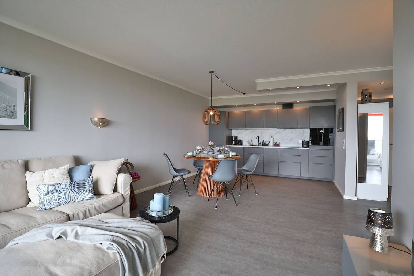 Entire apartment, Luxuriöse 2-Zimmer-Ferienwohnung mit Balkon und Meerblick am Timmendorfer Strand in Timmendorfer Strand, East Holstein