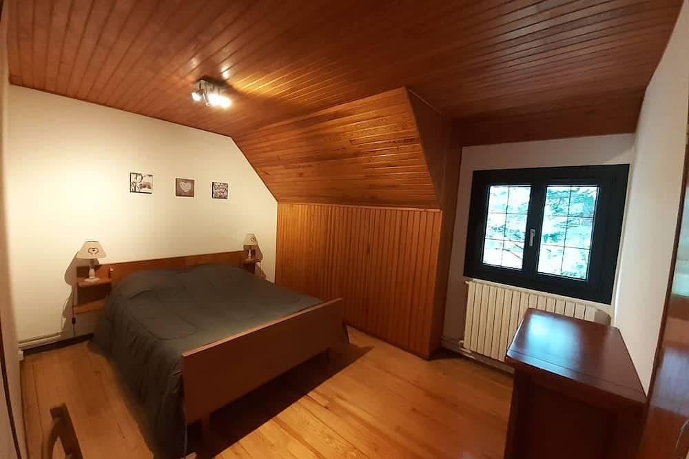 Campan - Chalet 4/ 5 Sleeps to Rent by the Week in Campan, Hautes-Pyrénées