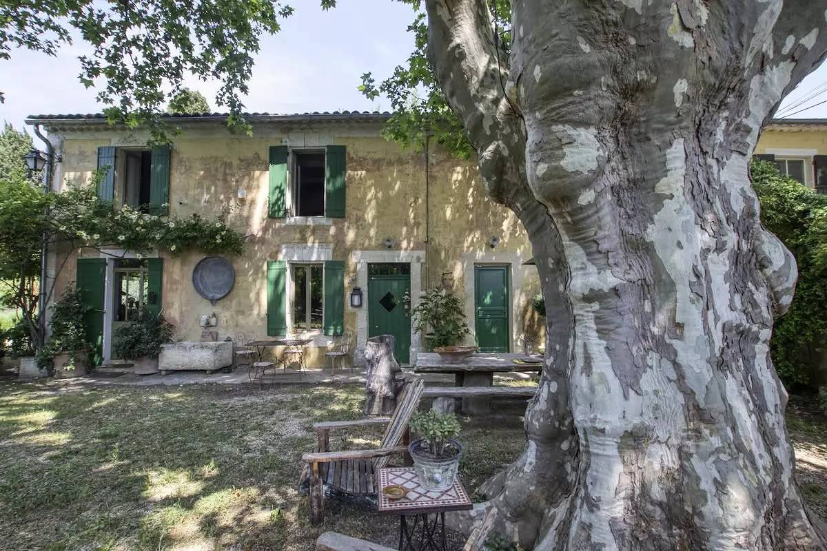 Houses & Villas for 4 Persons in Cabannes, Arles region
